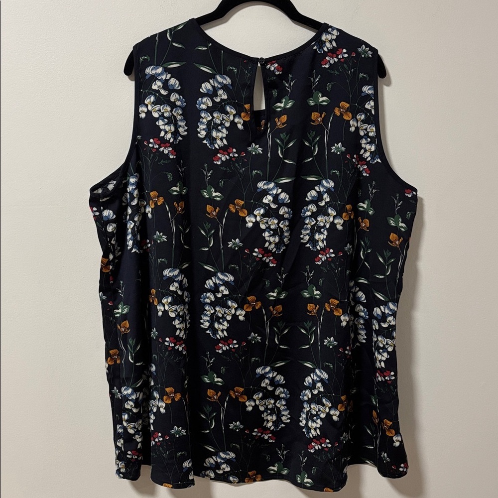 037 MARIO SERRANI (XXL) Floral Sleeveless Blouse Italy Navy Key Hole Back Hi-Lo - Picture 5 of 15